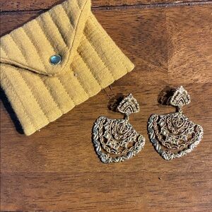 Sezane feminine flattering flirty French Elegant Gold Filigree Earrings 💋
